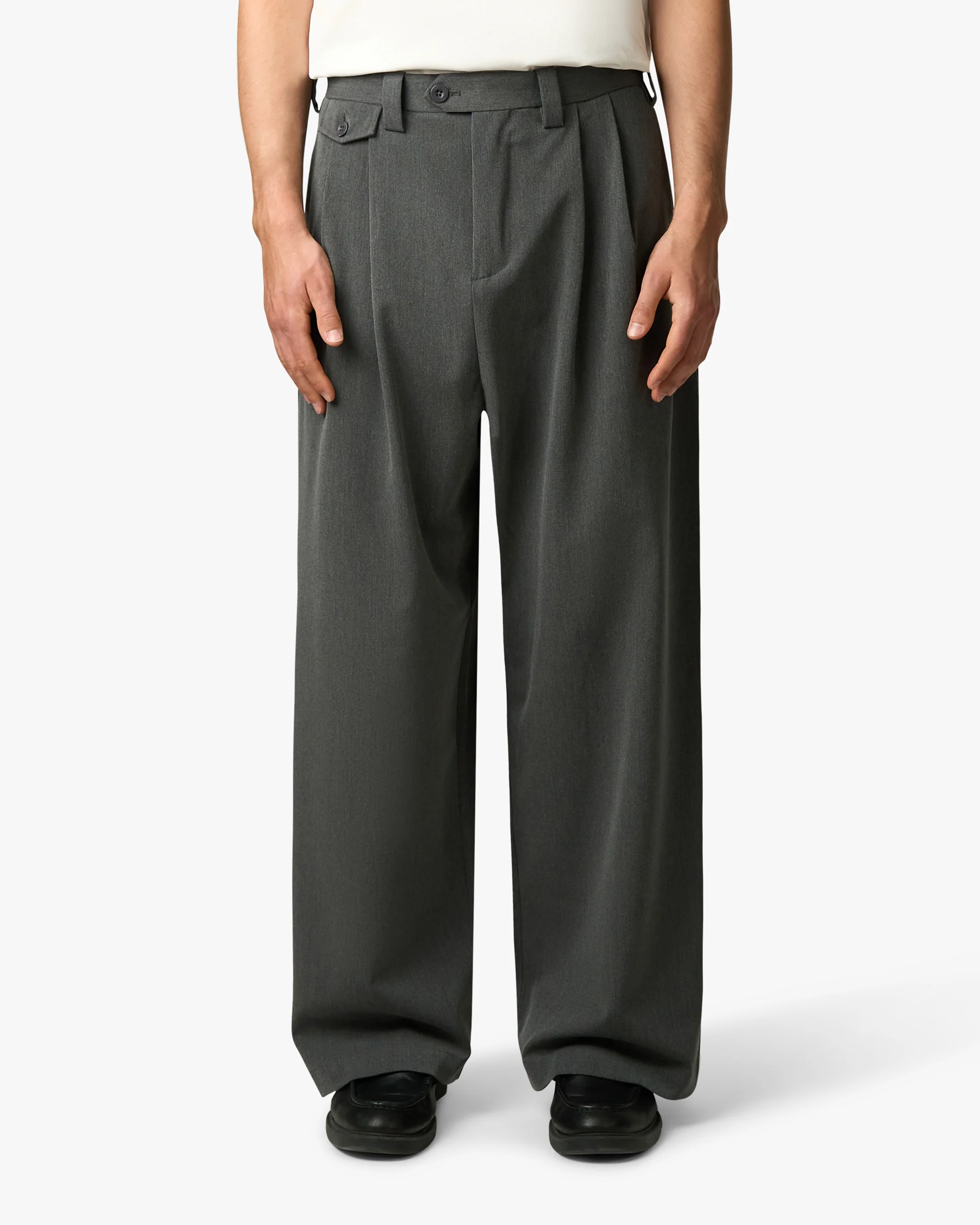 Ambra Pleated Loose-Fit Pants | Dark Grey Melee